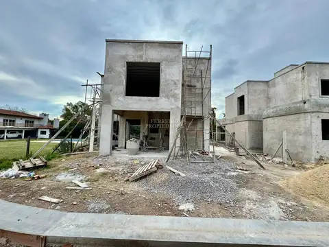 Casa 4 ambientes con 4 baños