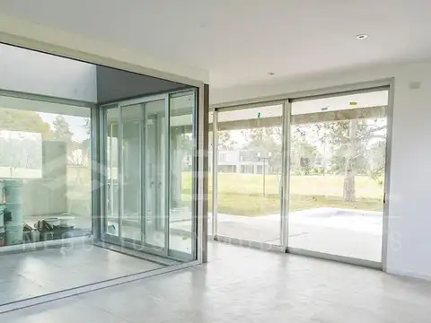 Casa 6 ambientes con 3 baños