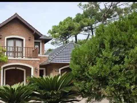 Casa Chalet  en Venta en Pinamar, Costa Atlántica, Buenos Aires