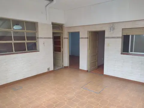 Ph 3 Ambientes en Venta en Piñeyro con Patio