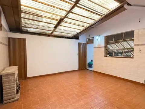 Ph 3 Ambientes en Venta en Piñeyro con Patio