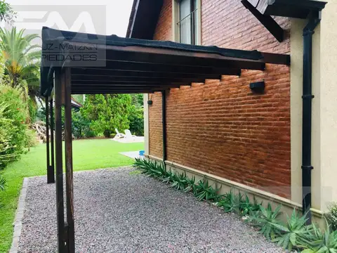 Casa 5 ambientes con 3 baños