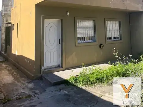 Casa en venta - 2 Dormitorios 2 Baños - Campana