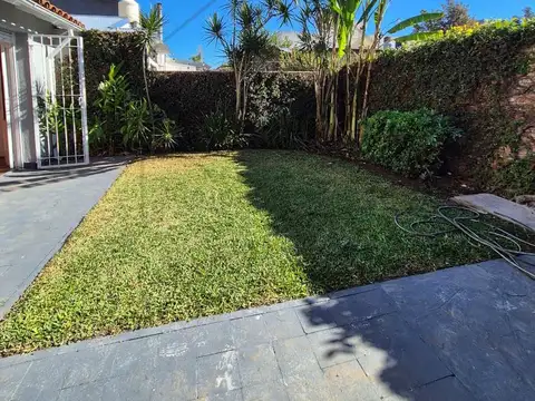 Casa en alquiler Beccar 5 ambientes con jardín y cochera