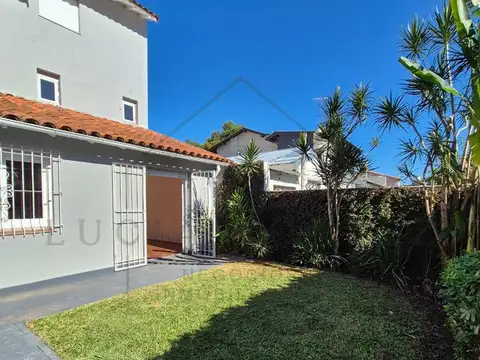 Casa en alquiler Beccar 5 ambientes con jardín y cochera