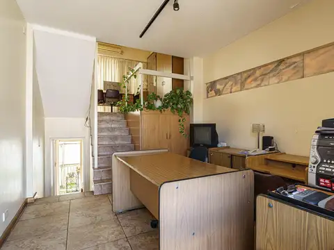 Venta Departamento tipo piso de 6 ambientes con balcones y parrilla – Recoleta