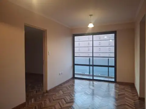 Las Piedras 302 , Piso 5