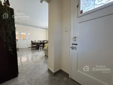 Julián Segundo Agüero al 1400