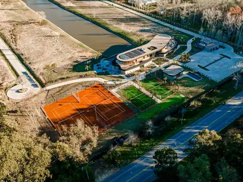 Lote de 1062 m2 en Barrio cerrado Aura sobre la laguna