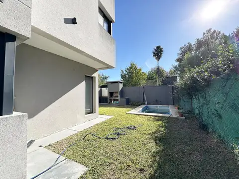 Casa en Venta, Fisherton, Rosario, 2 dormitorios c-cochera y patio