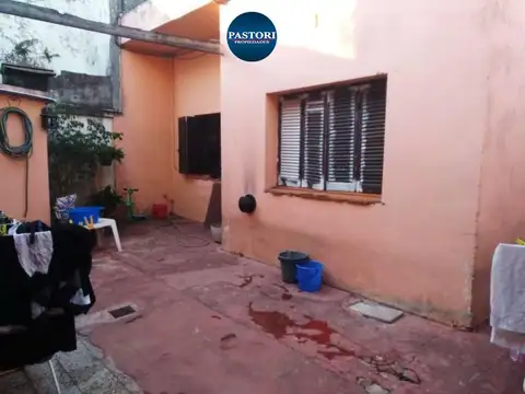 Casa 6 ambientes con 2 baños
