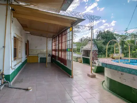 Casa 4 ambientes con 2 baños