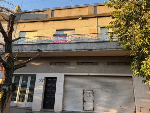 Venta de casa con Local y parque en Tablada