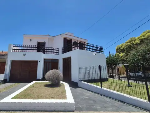 VENTA CASA 3 DORMITORIOS POETA LUGONES