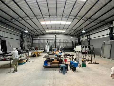 Galpón a Estrenar en Venta - 300 m² a 2 de 27 de febrero