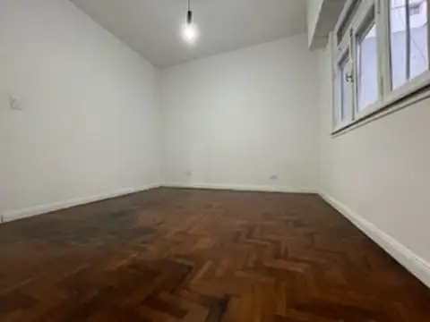 2 AMBIENTES 1 PISO X ESCALERA LATERAL BAJ EXP LA MEJOR UBICACION IMPECABLE ESTADO