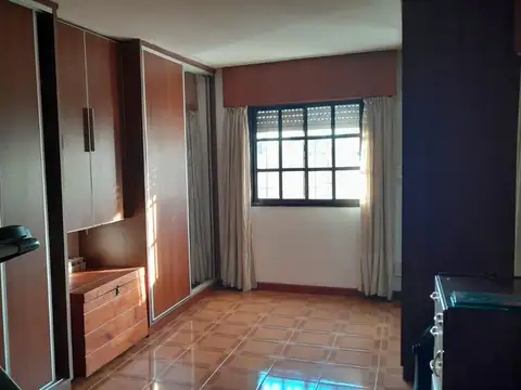 Casa 5 ambientes con 4 baños