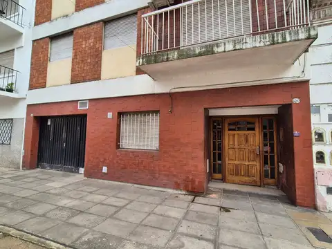 Semi piso de 3 ambientes con espacio guarda coche