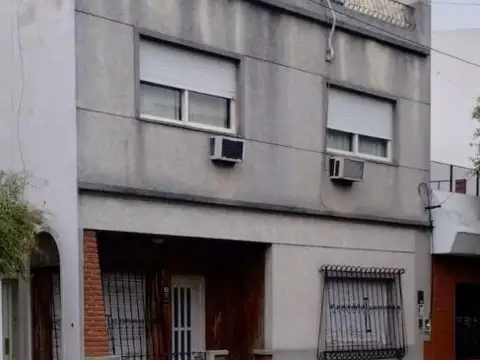 CASA P/2 FAMILIAS O RENTA,AMBAS DE 3 AMB.TOMA DEPTO DE 3 AMB EN RAMOS CENTRO