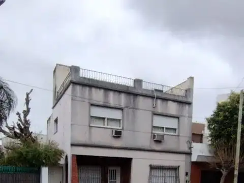 CASA P/2 FAMILIAS O RENTA,AMBAS DE 3 AMB.TOMA DEPTO DE 3 AMB EN RAMOS CENTRO