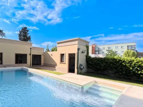 Exclusiva Residencia de Categoría en Luján Centro 