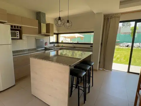 Casa en Alquiler en Maipú, USD 1.100
