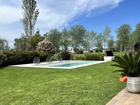 Casa 5 ambientes con 4 baños