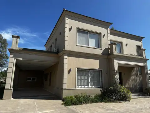 MODERNA CASA EN VENTA CLUB DE CAMPO EL MORO