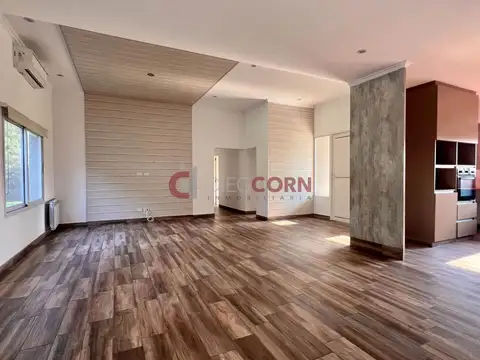 Casa en Alquiler con 6 cocheras