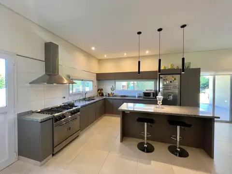 Venta de Casa 4 AMBIENTES en El Campo, Fincas Exclusivas Car