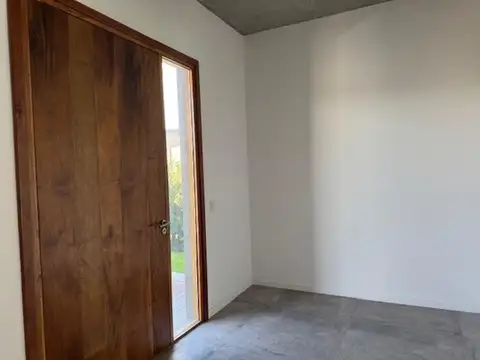 Casa 5 ambientes con 4 baños