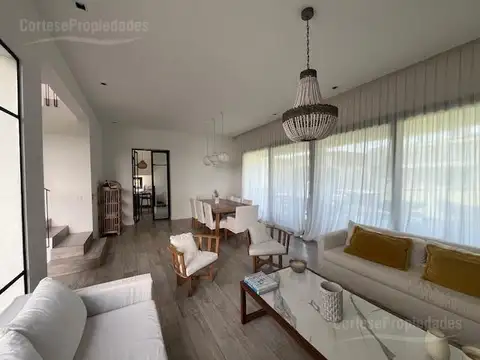 Casa 7 ambientes con 4 baños