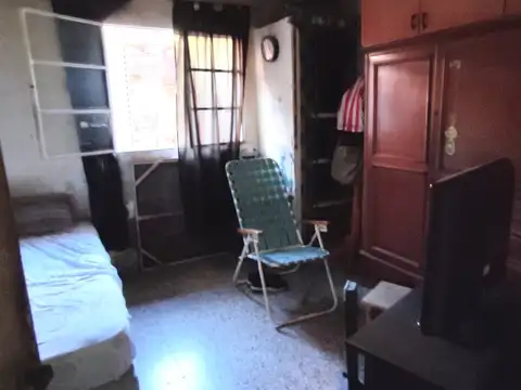 CASA DE CALLE 61 ENTRE DIAGONAL 74 Y 21- SE PUBLICA COMO LOTE –YA QUE ESTA A RECICLAR O DEMOLER