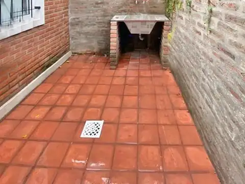 CASA EN PH - 3 AMBIENTES CON PATIO Y COCHERA - MERLO