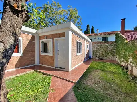 CASA EN PH - 3 AMBIENTES CON PATIO Y COCHERA - MERLO