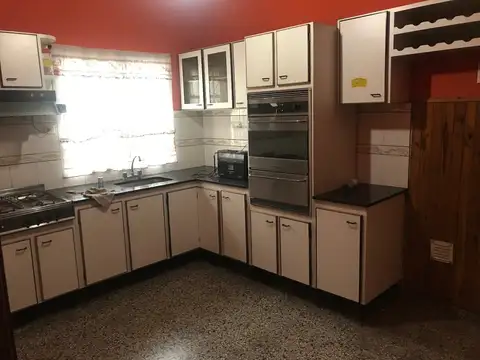 Casa en Venta en Isidro Casanova, USD 110.000