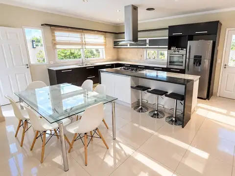 Casa en Venta en Los Berros, USD 568.000