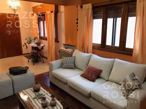 Casa 5 ambientes con 2 baños