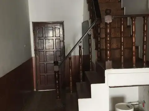 Casa 6 ambientes con 2 baños