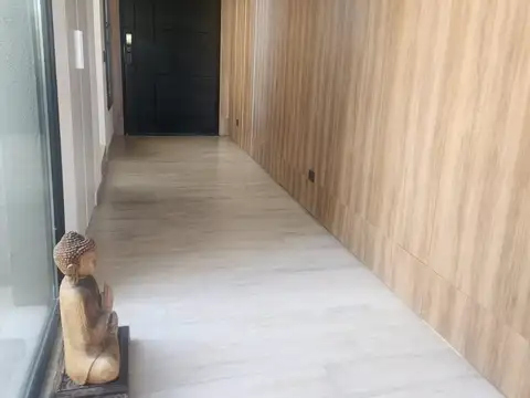 Casa 8 ambientes con 4 baños