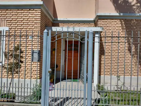 CASA EN EXCELENTE UBICACION EN BURZACO 