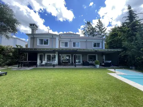 Casa en Alquiler a la laguna - Barrio Altamira