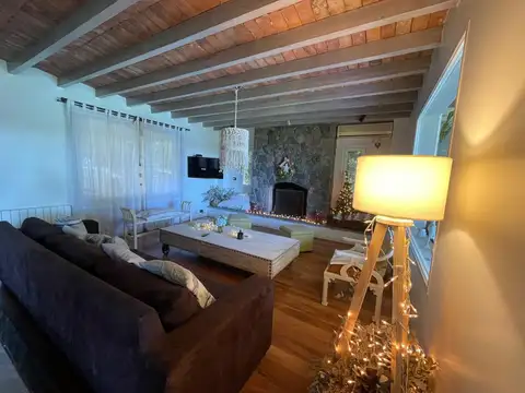 Casa en Alquiler a la laguna - Barrio Altamira