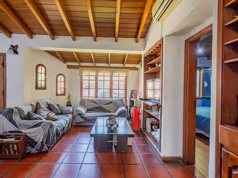 Casa 4 amb + DPTO - C. Evita - VENTA / PERMUTA