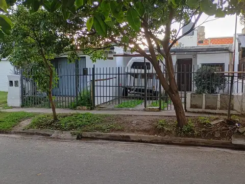 ALQUILER - BARRIO LAS PALMAS - TRES DORMITORIOS