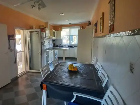 Casa en Venta con 6 cocheras