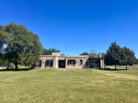 Casa Sobre 2800m2 Con Pileta En Manzanares