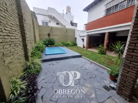 Casa en Venta con 3 cocheras