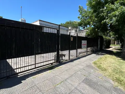 Casa 4 ambientes en venta en Villa Gobernador Udaondo