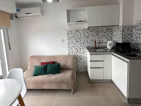 Departamento en Alquiler en Abasto, $ 400.000